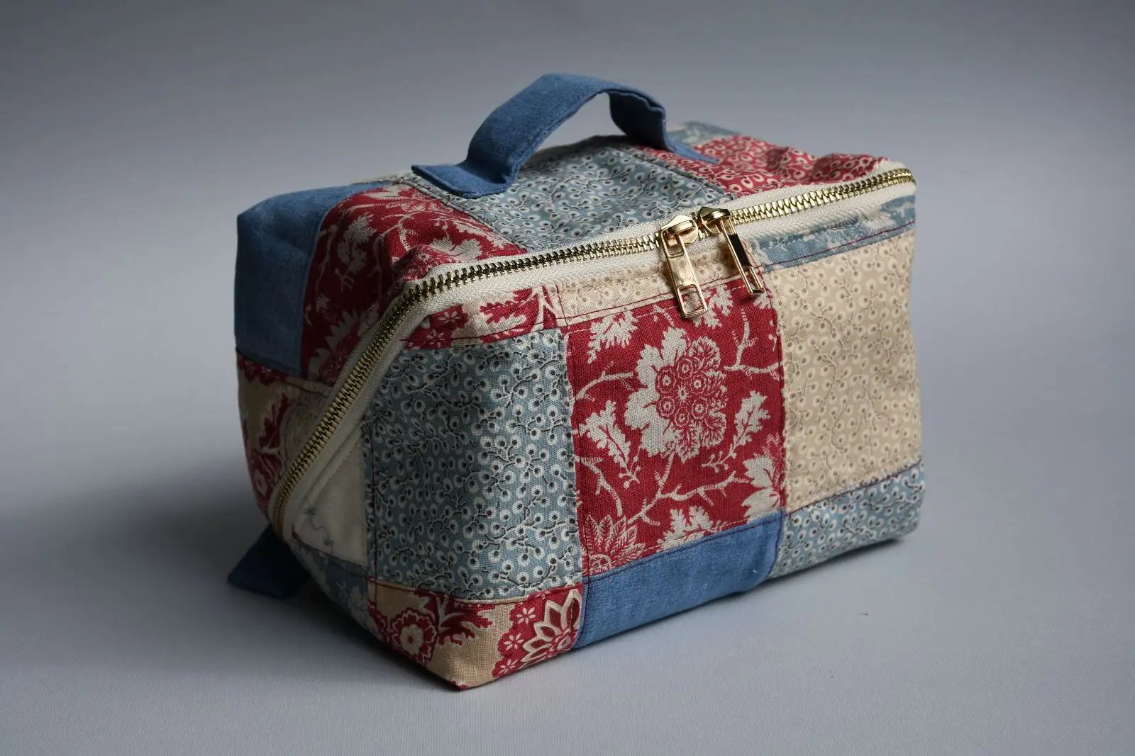 ručno &scaron;iveni neseseri- Mikaleidoskop Beograd Dorćol