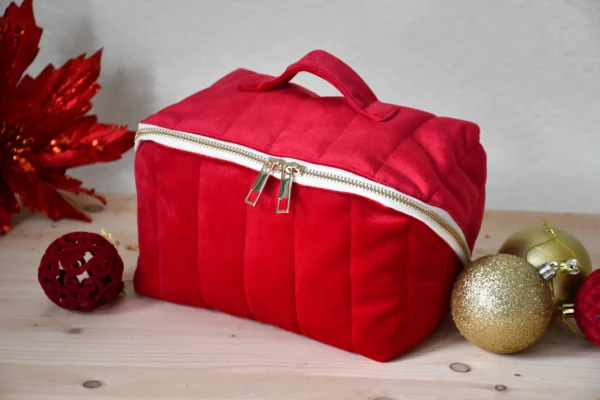 Crveni pli&scaron;ani neseser Nicey